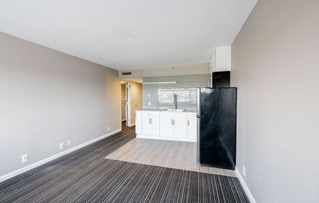 2 beds, 3 baths, 950 sqft, $1,399, Unit 217