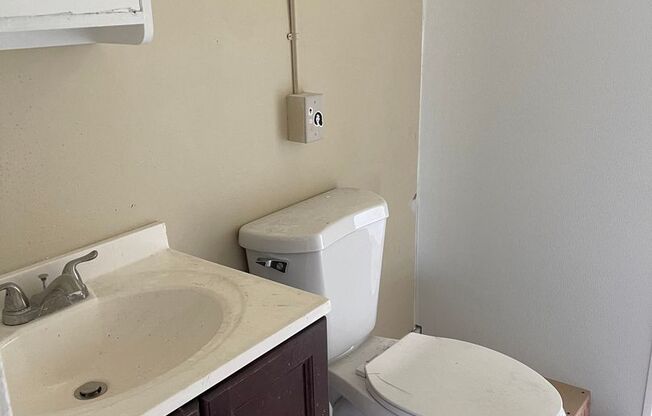 1 bed, 1 bath, 800 sqft, $775, Unit Unit #2 front house