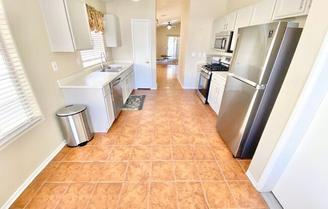 BEAUTIFUL 3 BEDROOM, 2 BATH SINGLE-STORY HOME NESTLED IN A CUL-DE-SAC