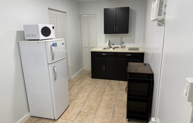 231 W 41 ST