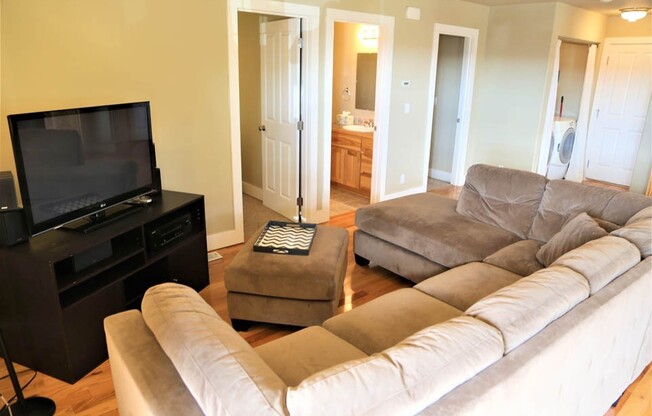Furnished 3 bed 2 bath Ready for You