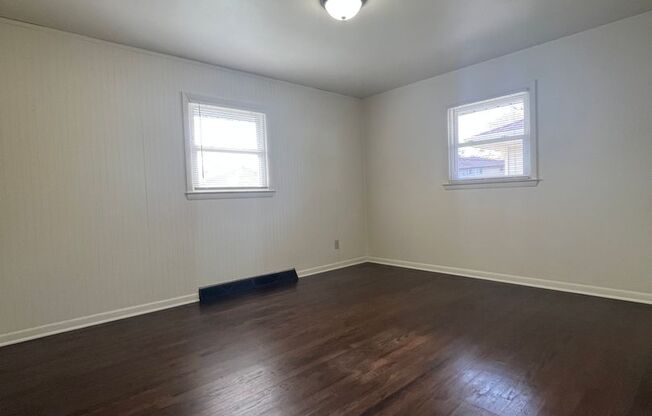 3 beds, 1 bath, $1,595