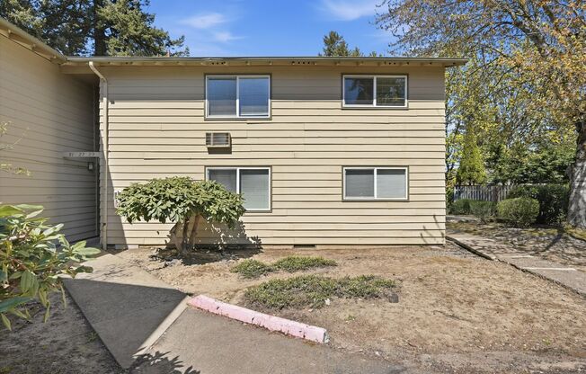 2 beds, 1 bath, 1,000 sqft, $1,350, Unit 31