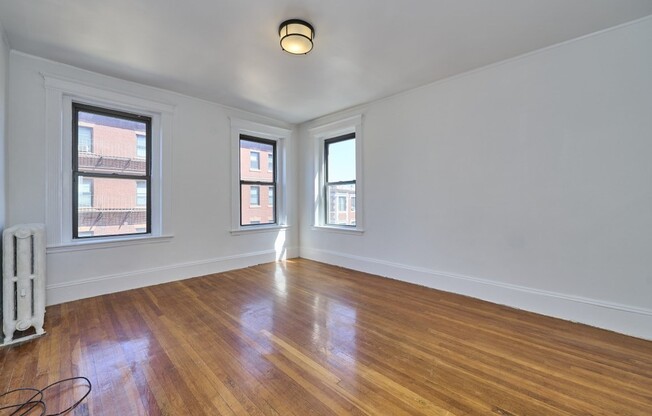 2 beds, 1 bath, 820 sqft, $2,700, Unit 11