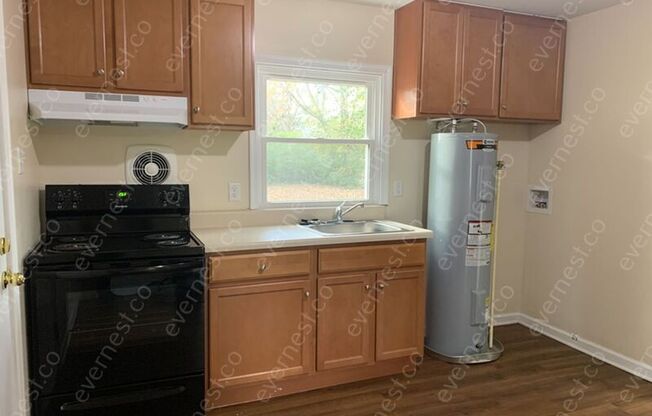 3 beds, 1 bath, 998 sqft, $1,399