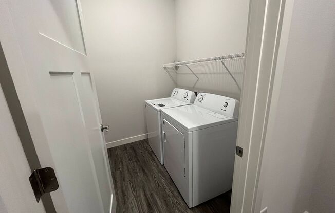 3 beds, 3.5 baths, 2,426 sqft, $2,515, Unit Lime 310