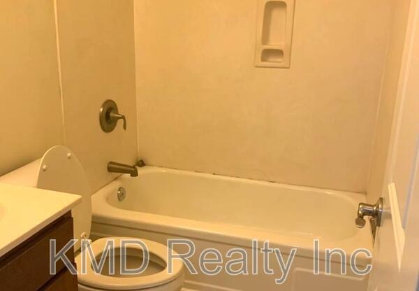 1207 GRN OAKS LN