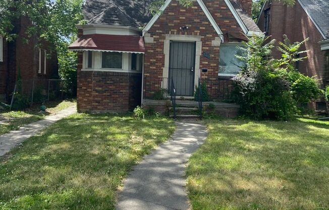 3 bedroom bungalow - $1200