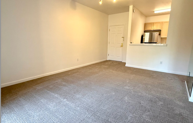 Parc Crossing 1 Bed 1 Bath Unit in Mountain View Available Now!!!!