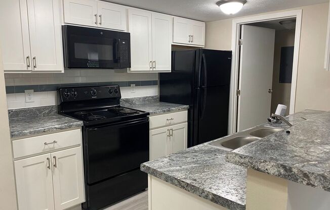 2 beds, 2 baths, 1,050 sqft, $1,300, Unit 3786