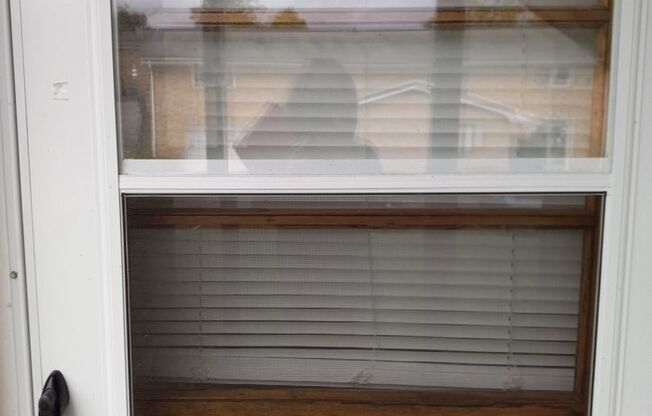 2 beds, 1 bath, 903 sqft, $1,150, Unit B-12