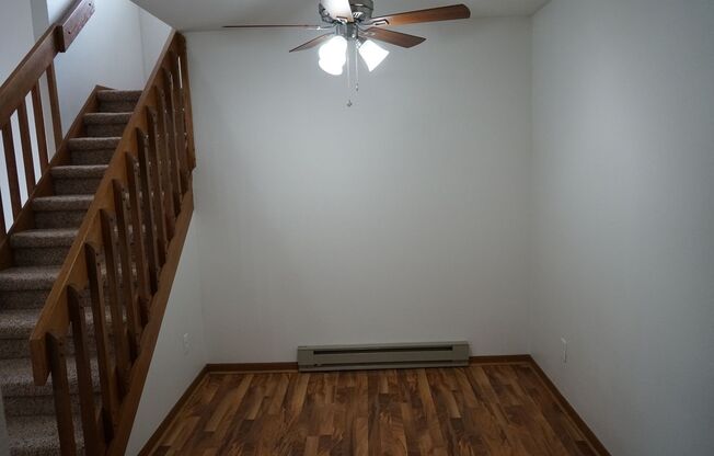2 beds, 1.5 baths, 950 sqft, $1,434, Unit 5811-2A