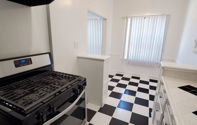 Studio, 1 bath, 470 sqft, $1,700, Unit 106