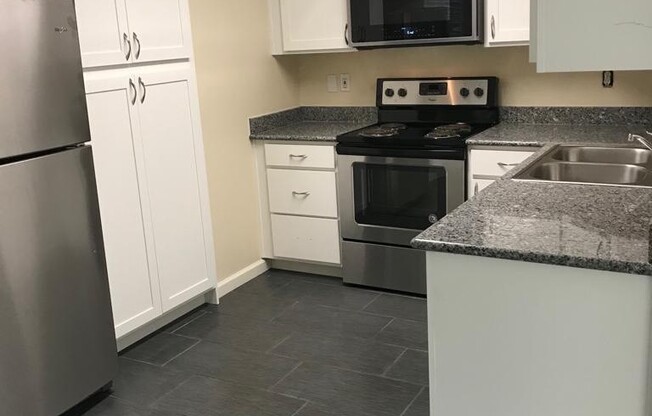 3 beds, 1 bath, $1,300, Unit 101