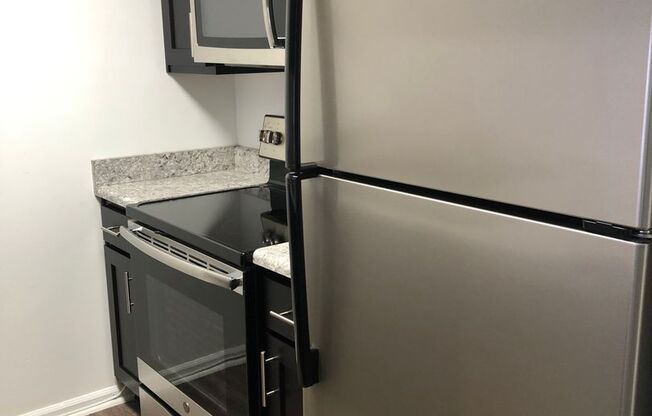 2 beds, 1 bath, 1,009 sqft, $1,460, Unit 18302