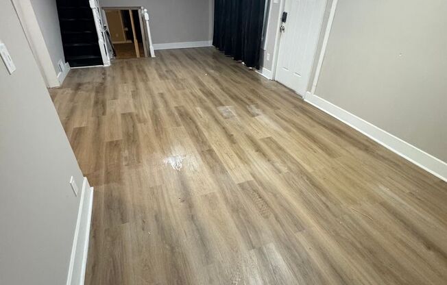 Spacious 6 bedroom - **1 MONTH FREE RENT**