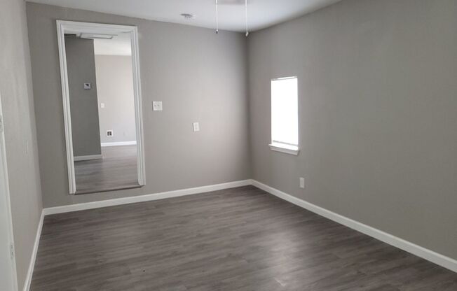 1 bed, 1 bath, $875, Unit # B