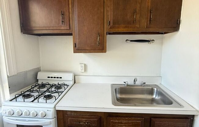 Studio, 1 bath, 308 sqft, $1,200, Unit Bayard Manor 105