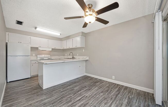 2 beds, 1 bath, 900 sqft, $1,450