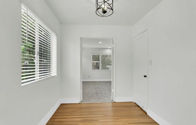 Chalcedony St Triplex 810-812