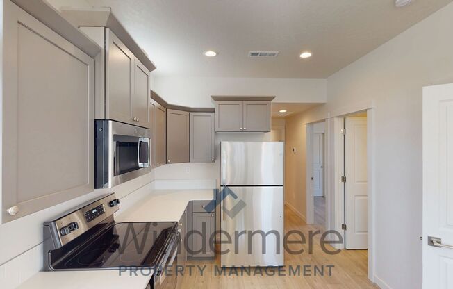 3 beds, 2 baths, 1,064 sqft, $1,895, Unit 325 Cowden