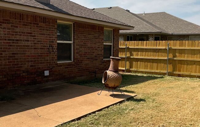 3 beds, 2 baths, $1,600