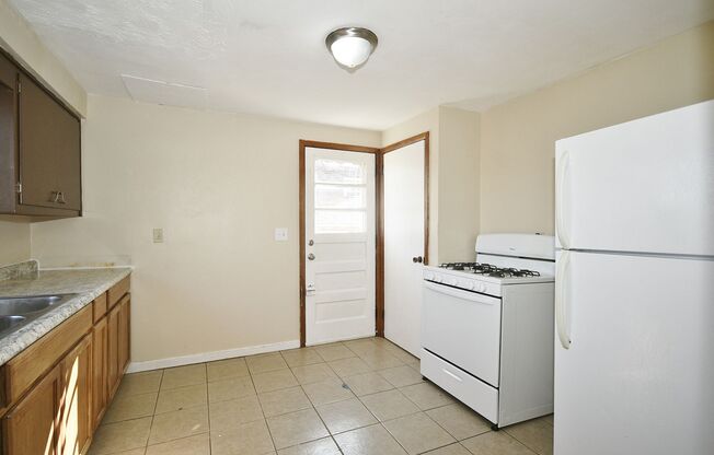 3 beds, 1 bath, $1,200