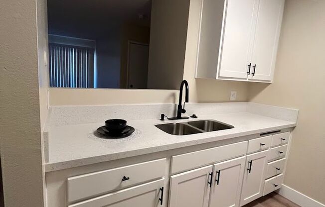1 bed, 1 bath, 714 sqft, $1,795, Unit 060