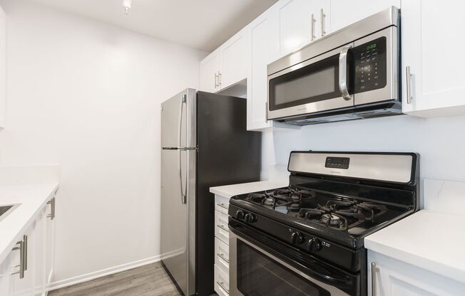 2 beds, 2 baths, 850 sqft, $2,598, Unit 102