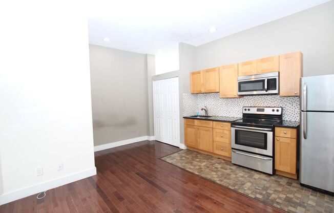 Spacious studio in Fairmount.