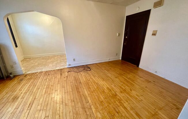 1827 E Park Pl