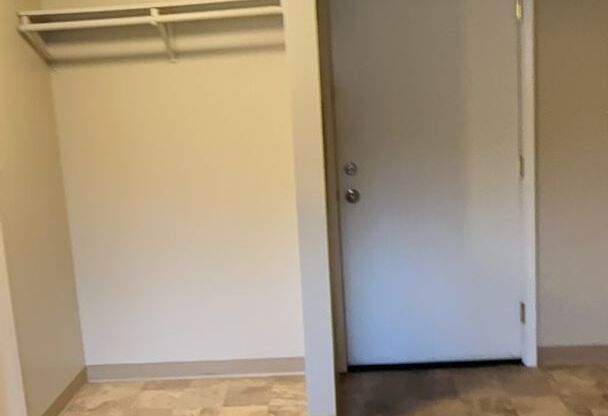 Studio, 1 bath, 500 sqft, $895, Unit 1