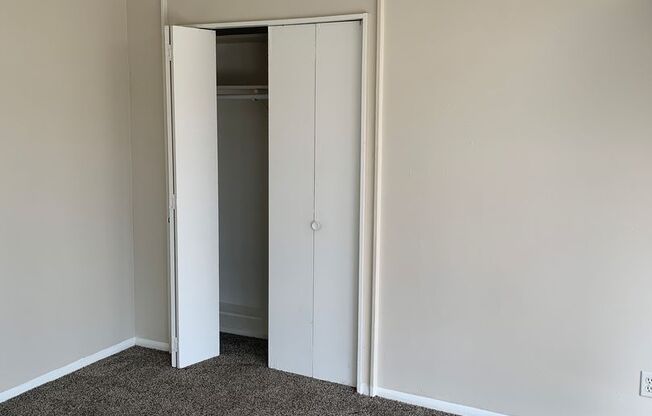 2 beds, 1 bath, 764 sqft, $875, Unit 15B