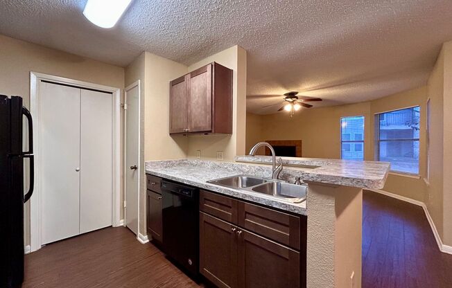 1 bed, 1 bath, 720 sqft, $1,225, Unit A