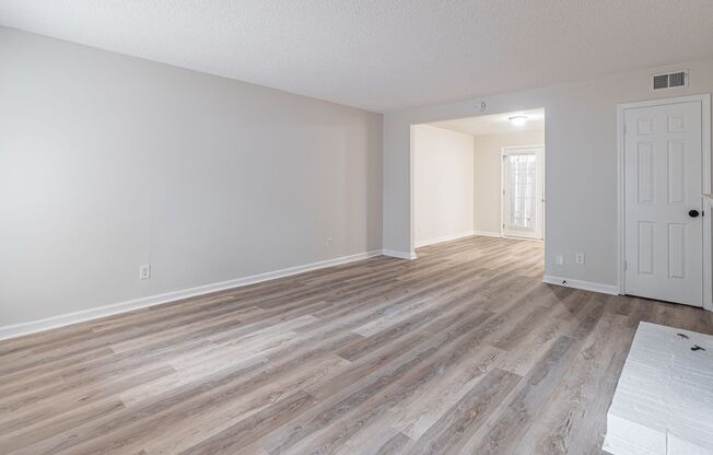 2BED/2.5BA Townhome located in Roswell @ Holcomb Bridge/GA 400