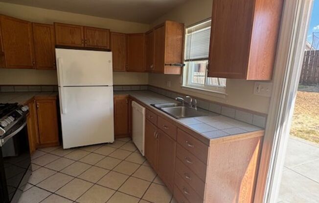 3 beds, 2 baths, $3,000