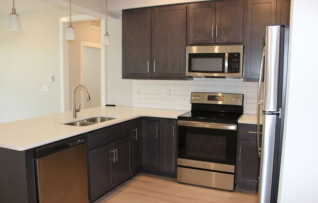 2 beds, 1 bath, 880 sqft, $1,600, Unit 4601 #211 (#109)