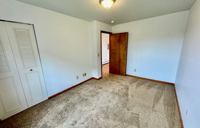 2 beds, 1 bath, $1,245, Unit 4