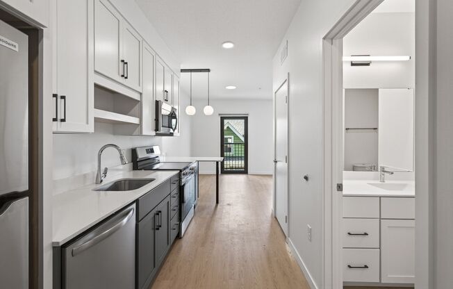 Studio, 1 bath, 456 sqft, $1,225, Unit 305