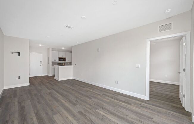1 bed, 1 bath, 740 sqft, $2,325, Unit 19