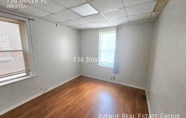 736 DOVER PL