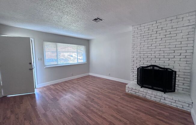 2 beds, 1 bath, 1,010 sqft, $1,950, Unit 5376 Castle Street