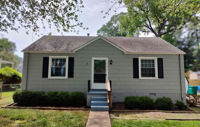3 BR / 1 BA Cozy Cape in West End