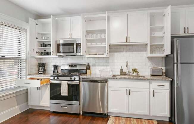 Welcome to 4615-27 N. Ashland Ave.
