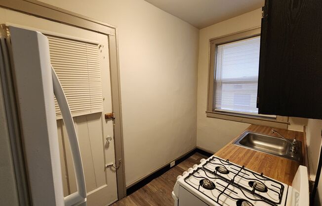 1 bed, 1 bath, 556 sqft, $880, Unit A-2