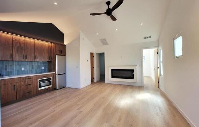 1148 N GENESEE AVE