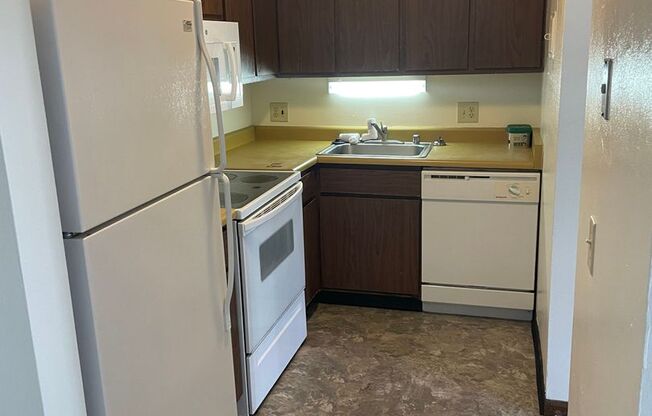 3 beds, 1.5 baths, $1,250, Unit 809-08