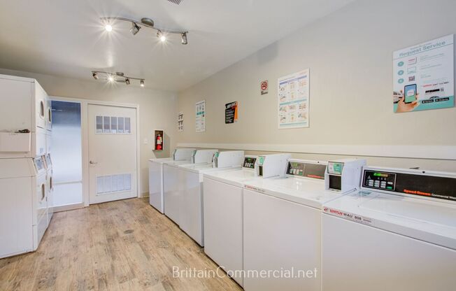 2 beds, 1 bath, 830 sqft, $1,950, Unit 15