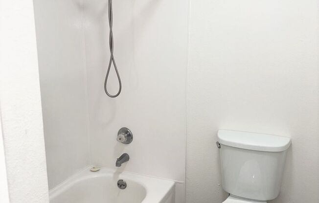 2 beds, 1 bath, 900 sqft, $1,625, Unit 34