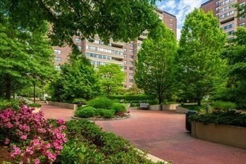 1 bed, 1 bath, 952 sqft, $3,450, Unit 17R